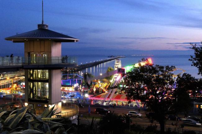 Seafront Suites - Close To Beach, Train Station & Southend Airport Саутенд-он-Си Экстерьер фото