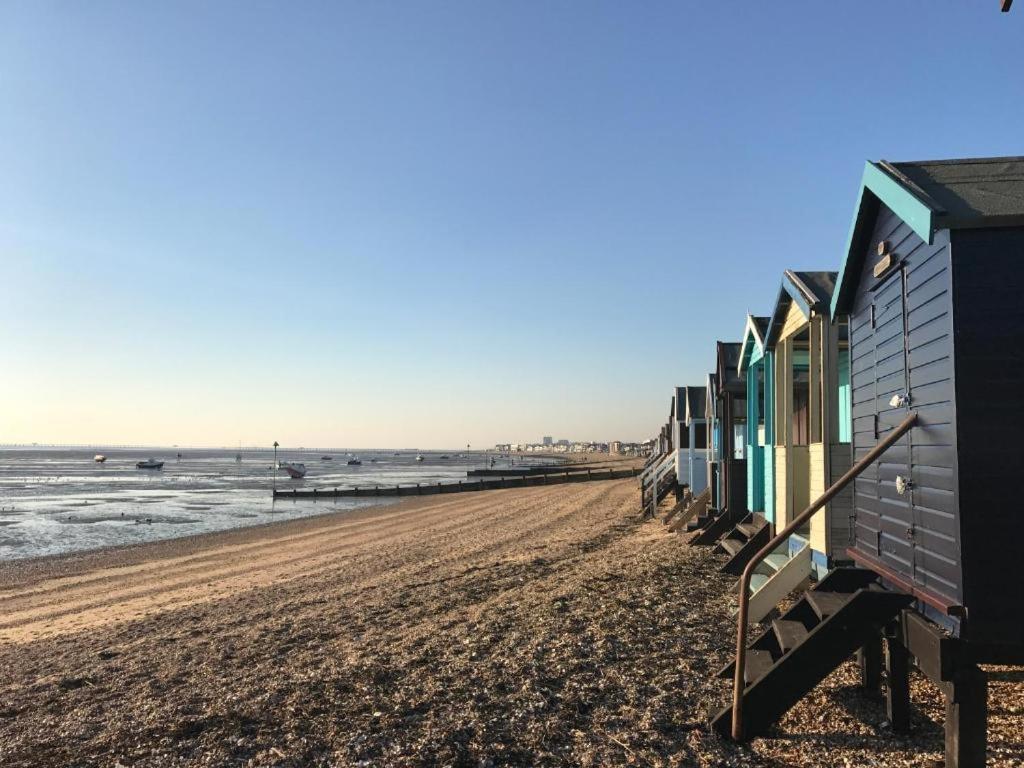 Seafront Suites - Close To Beach, Train Station & Southend Airport Саутенд-он-Си Экстерьер фото